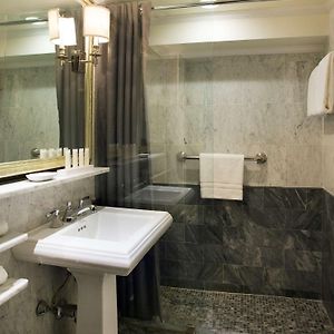 One-Bedroom King or Queen Suite